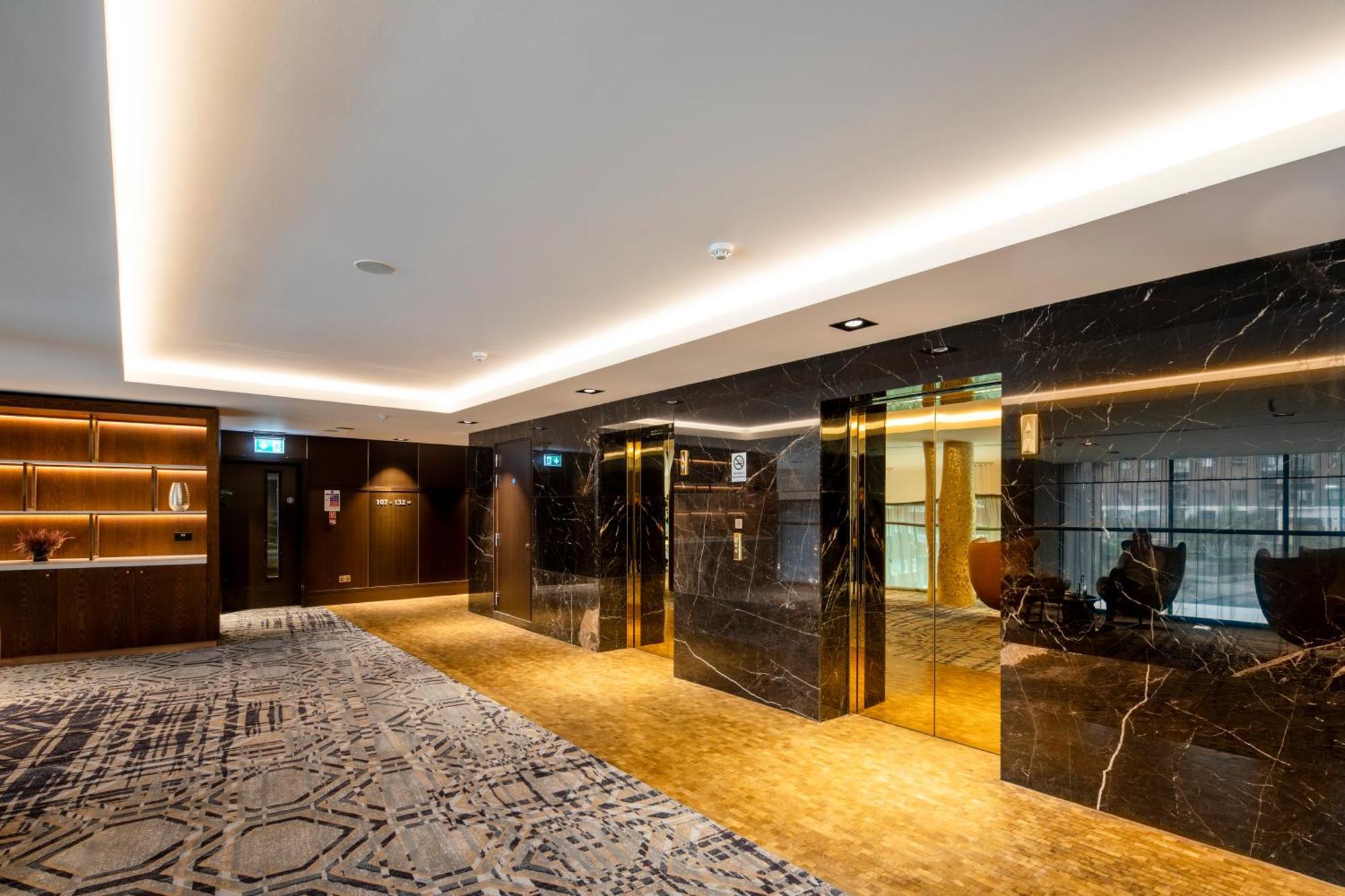 Radisson Blu Royal Hotel Dublin Exterior photo
