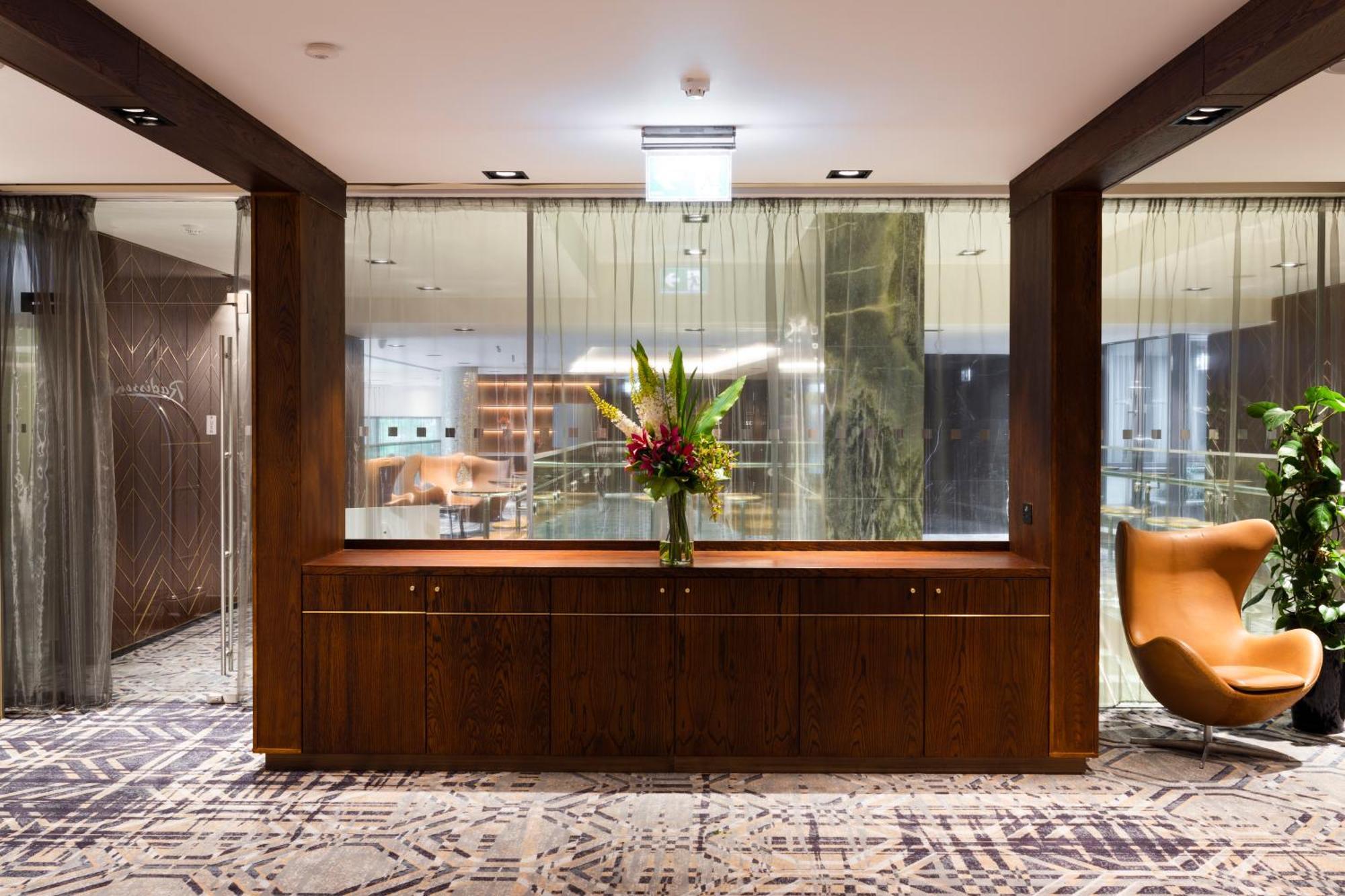 Radisson Blu Royal Hotel Dublin Exterior photo