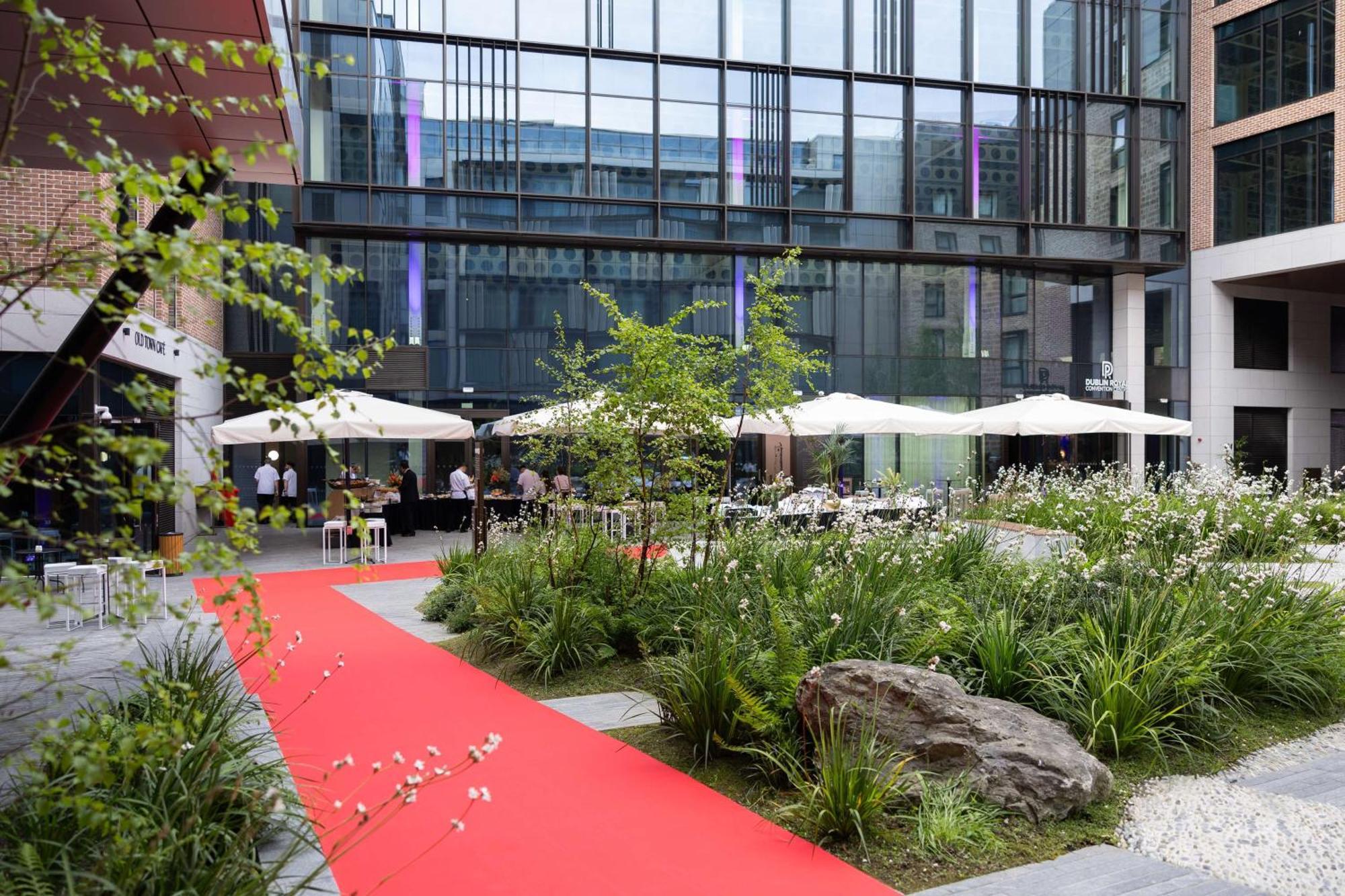 Radisson Blu Royal Hotel Dublin Exterior photo