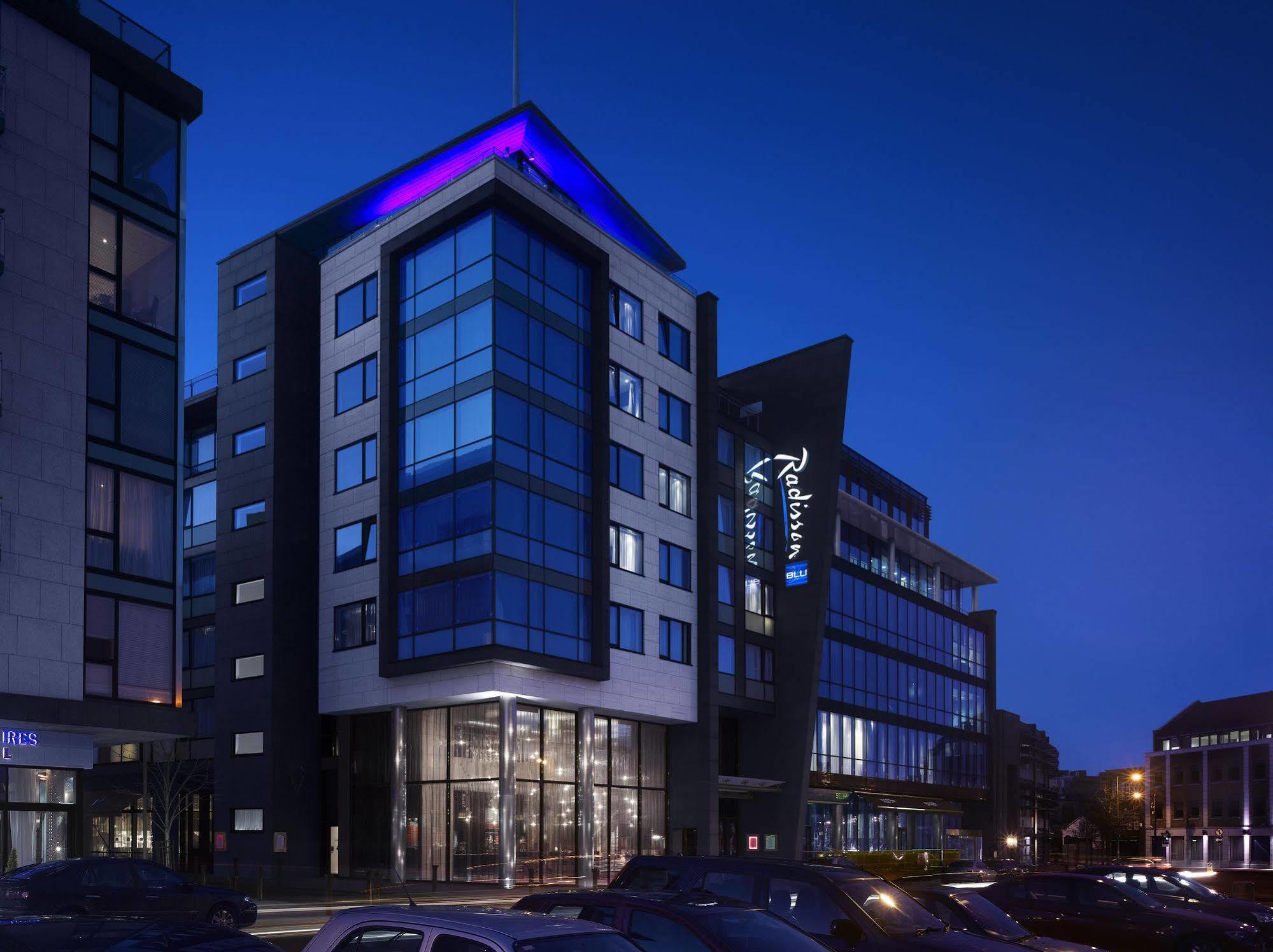 Radisson Blu Royal Hotel Dublin Exterior photo